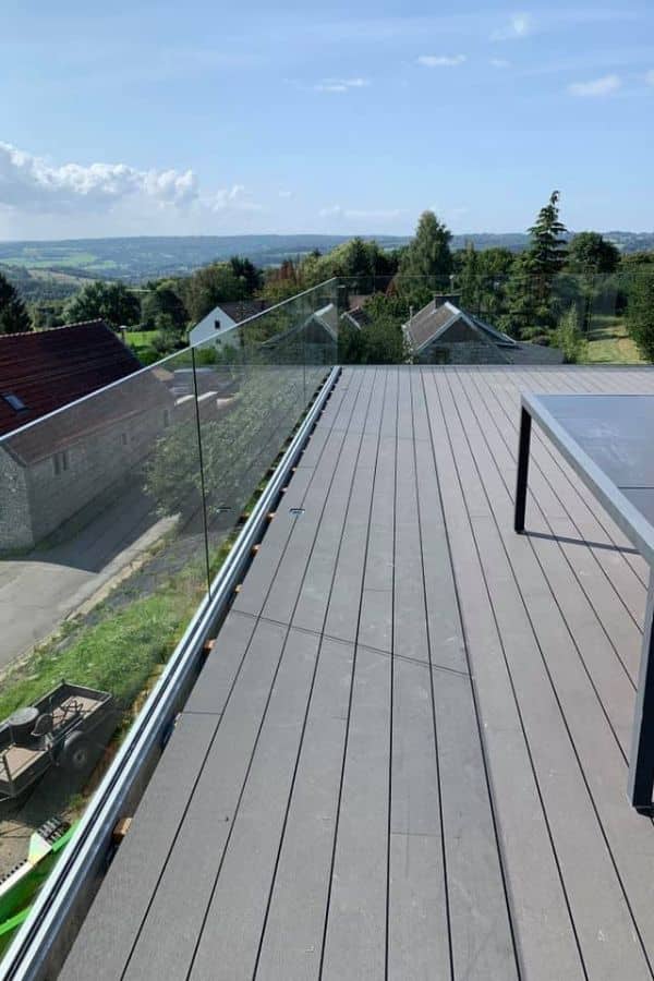 Garde-corps en verre sablé pour la terrasse